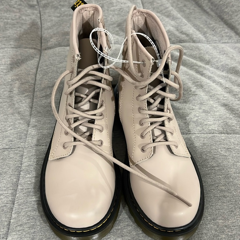 Youth Dr Martens size 5. New never worn. Light pink.